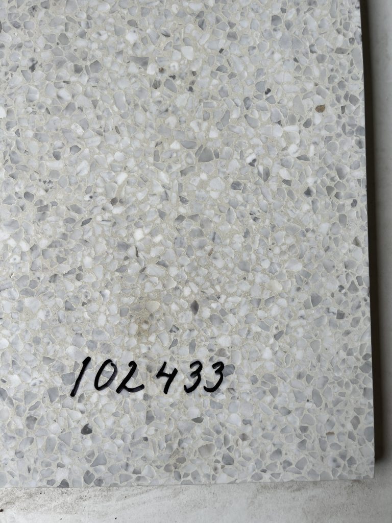EM-1012 Carrara Marton 60x60x2 cm finslipad yta
